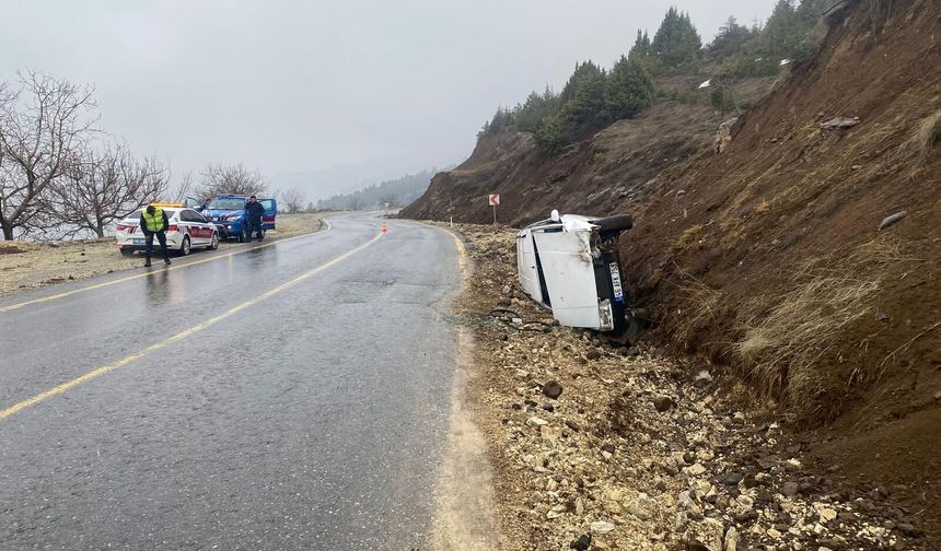 Kahramanmaraş’ta Otomobil Devrildi 3 Kişi Yaralandı