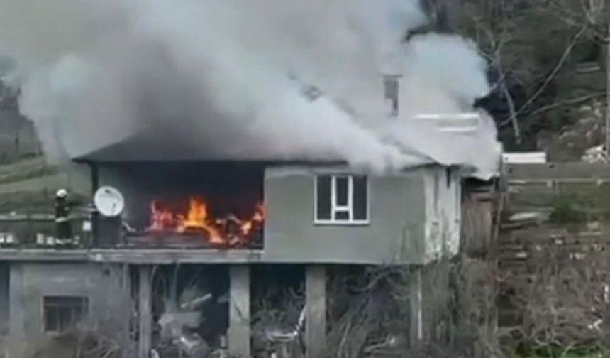 Andırın'da İki Katlı Evde Yangın! Maddi Hasar Çok Büyük