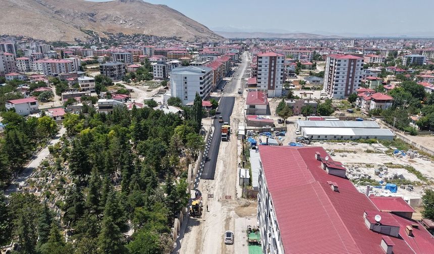 Elbistan Hacı Esat Efendi Caddesi Büyükşehir’le Modern Görünüme Kavuşuyor