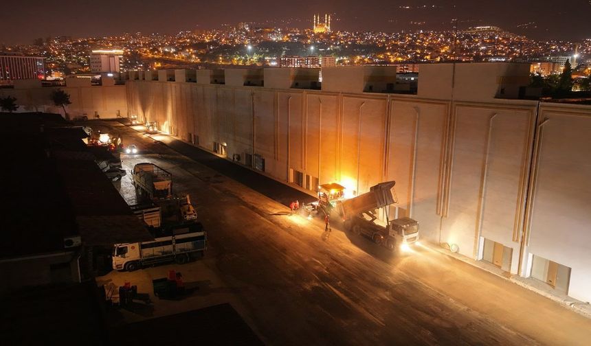 Büyükşehir, Toptancılar Sitesinde Asfalt Mesaisini Gece Gündüz Sürdürüyor