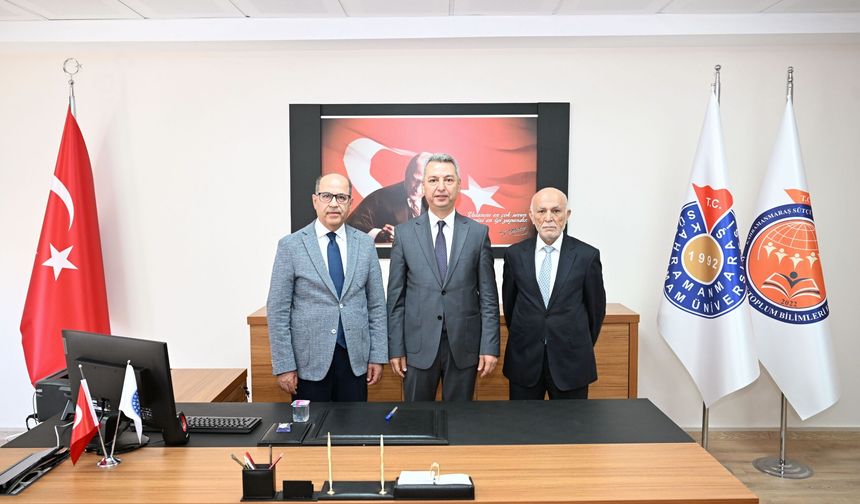 İnsan ve Toplum Bilimleri Fakültesinde Dekanlık Devir Teslimi Gerçekleşti