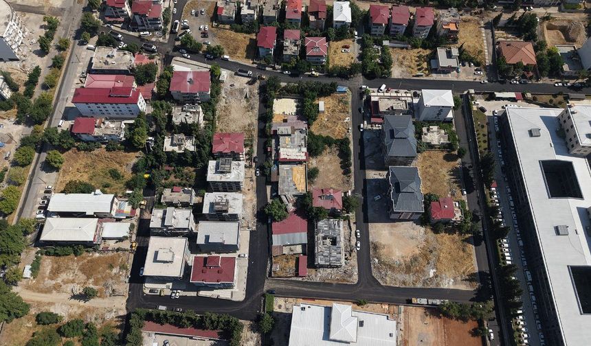 Büyükşehir, Bahçelievler’i Sokak Sokak, Cadde Cadde Sıcak Asfaltla Buluşturuyor