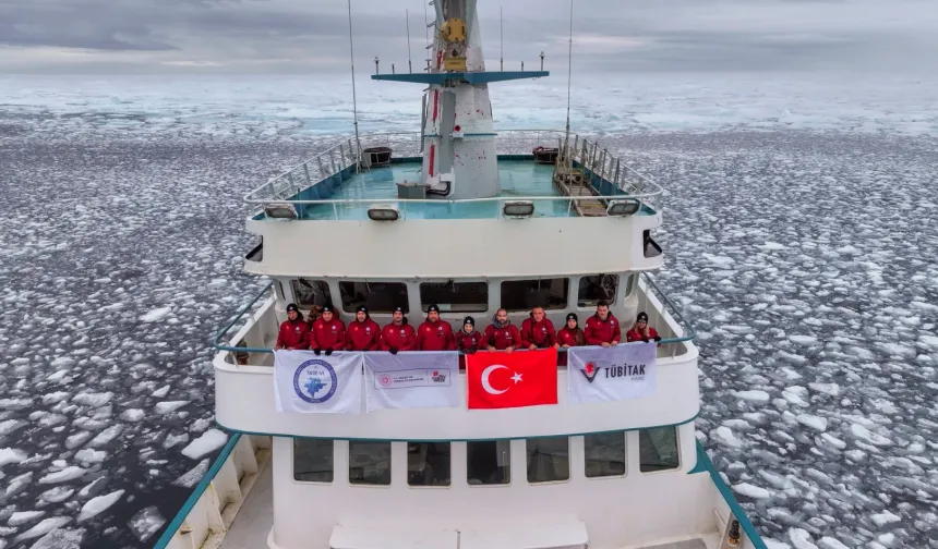 TÜBİTAK'ın 6. Arktik Bilim Seferi Sürüyor... Kuzey Kutbu'nda İklim Değişikliği Araştırılıyor