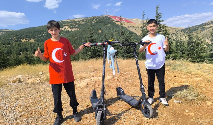 Kahramanmaraş’ta İki Öğrenciden Bayrak Yolculuğu