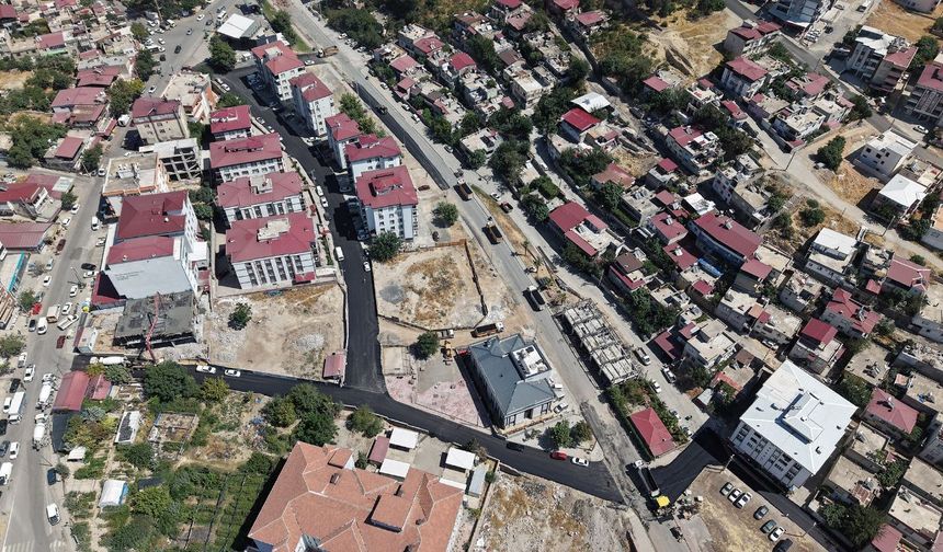 Büyükşehir, Dulkadiroğlu Ballıca’da Asfalt Mesaisini Durmaksızın Sürdürüyor
