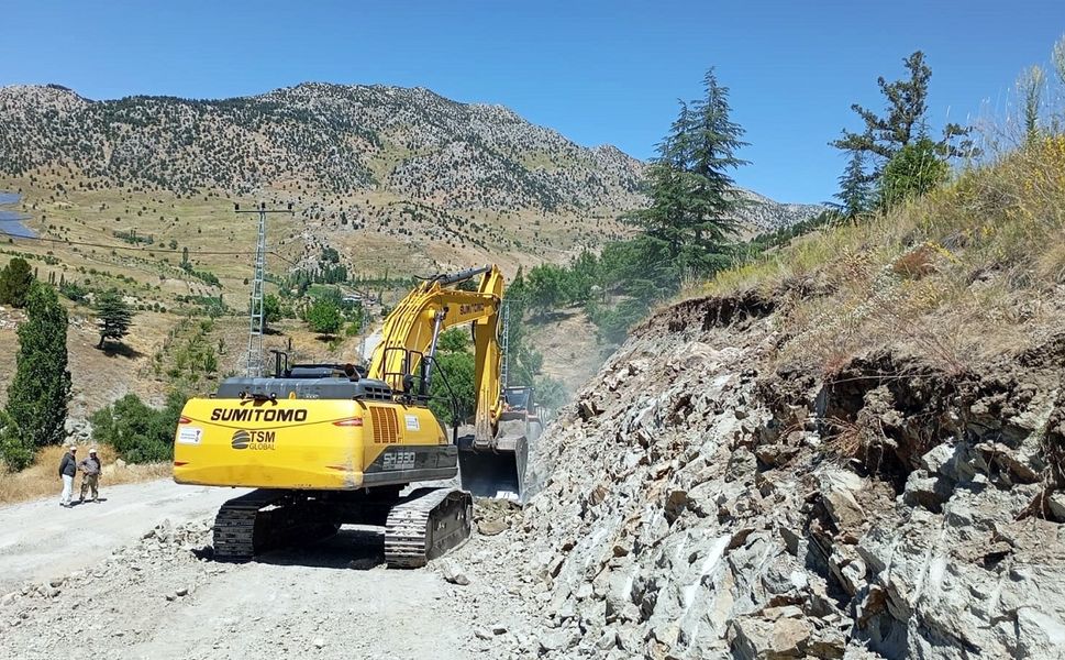 Elmalı Mahallesi’nde Köy Evlerine Ulaşımı Kolaylaştıracak Yol Projesi