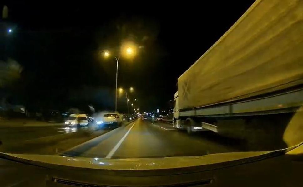 Kahramanmaraş’ta Makas Atma Kazası: 2 Yaralı