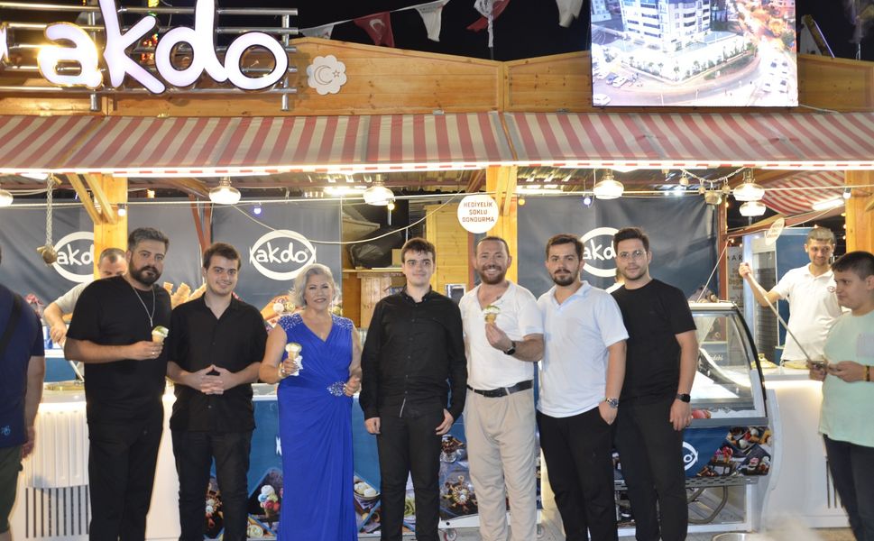 AKDO’dan Cemile Sönmez’e Dondurma Şov