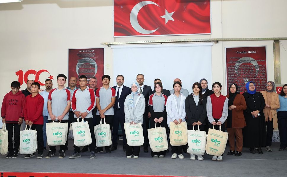 Başkan Toptaş’tan Gençlere “Gönülden” Kışlık Hediyeler