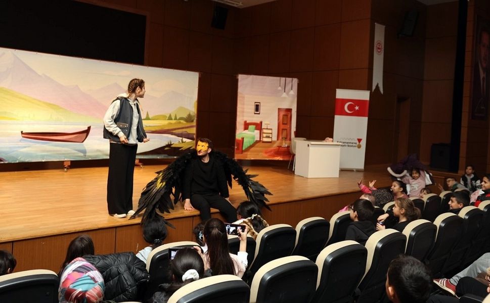 Büyükşehir’den Afşin ve Göksun’da Miniklere Özel Tiyatro Gösterisi