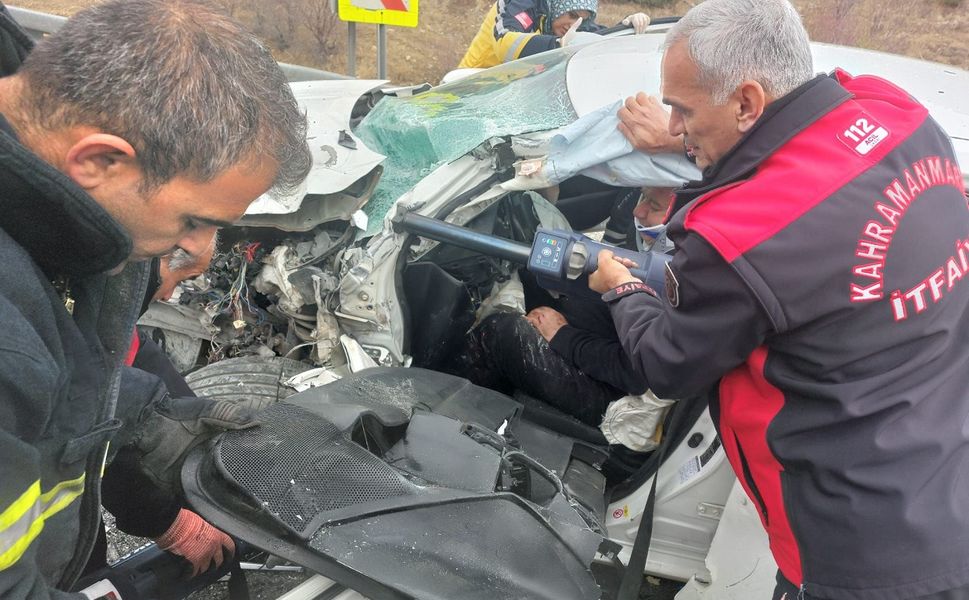 Kahramanmaraş’ta Hafif Ticari Araç İle Otomobil Çarpıştı: 2 Yaralı