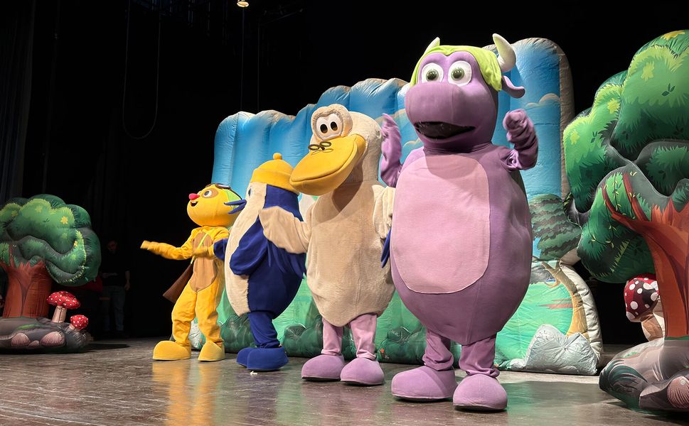 “Kaptan Pengu ve Arkadaşları” Minikler İçin Sahnedeydi