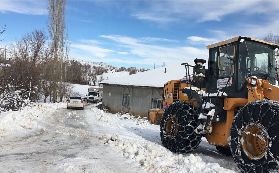 Büyükşehir, Kırsalda Karla Mücadelesini Kesintisiz Sürdürüyor