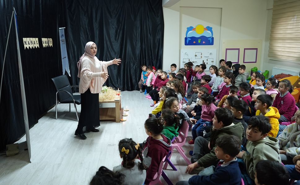 Edebiyatın Şehrinde Minikler Masal Yolculuğuna Çıktı