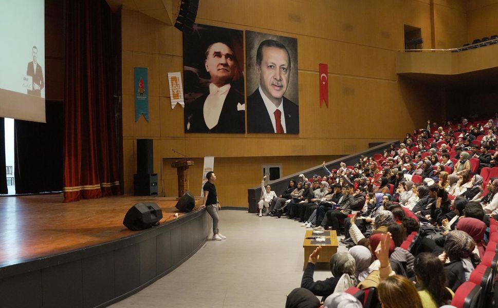 YKS ve KPSS Kazandıran Taktikler Kampı Yoğun Katılımla Başladı