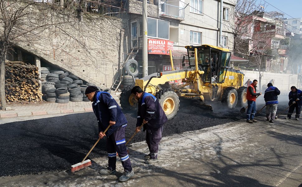 Kahramanmaraş’ta Yol Yenileme Çalışmaları Aralıksız Sürüyor