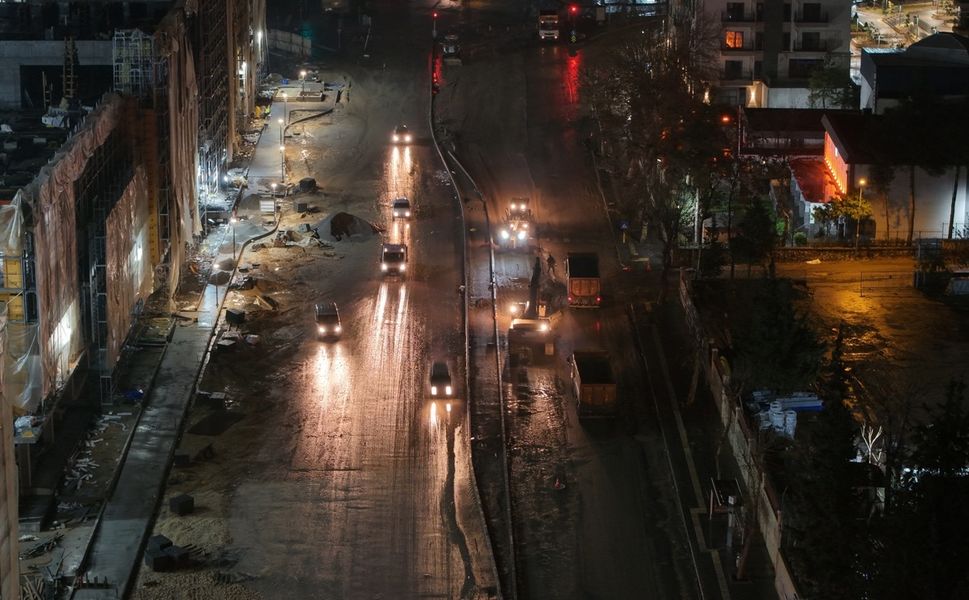 Azerbaycan Bulvarı’nda Yol Konforunun Artırılması İçin Büyükşehir Gece Gündüz Sahada