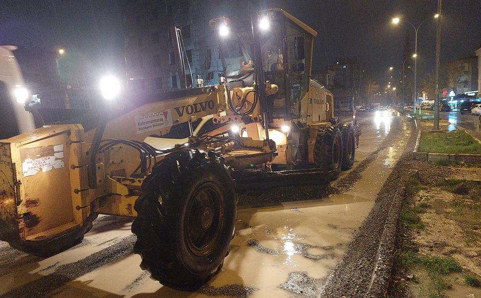 Büyükşehir’den Sağanak Yağışa Karşı Yoğun Mesai
