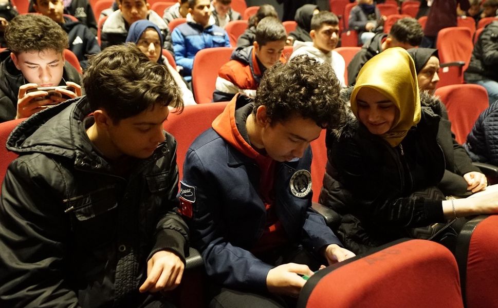 Gençler Kurtuluşu Oynadı, Büyükşehir’den Kültür Gezisi Kazandı