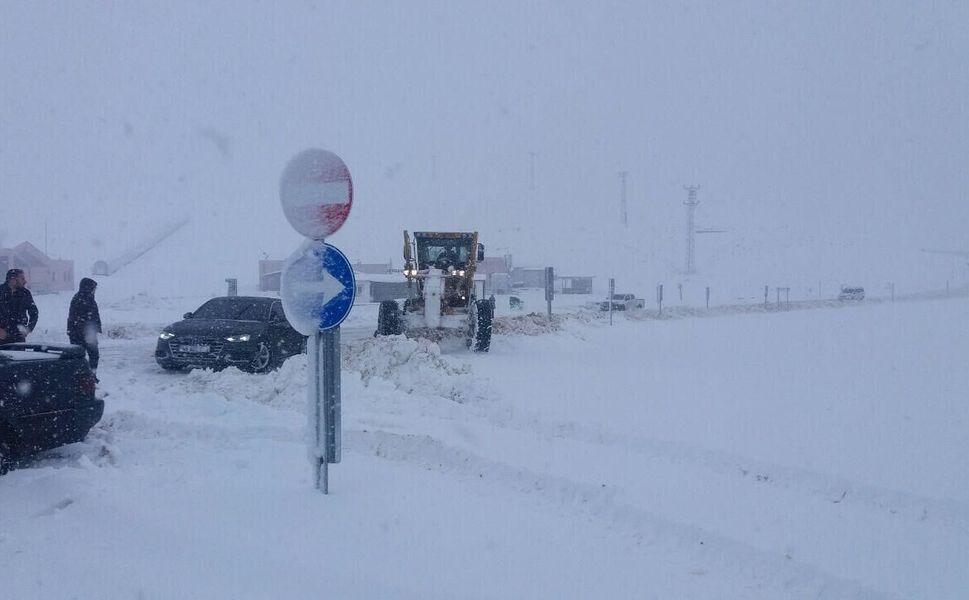 Kahramanmaraş’ta Kar ve Tipi Ulaşımı Felç Etti