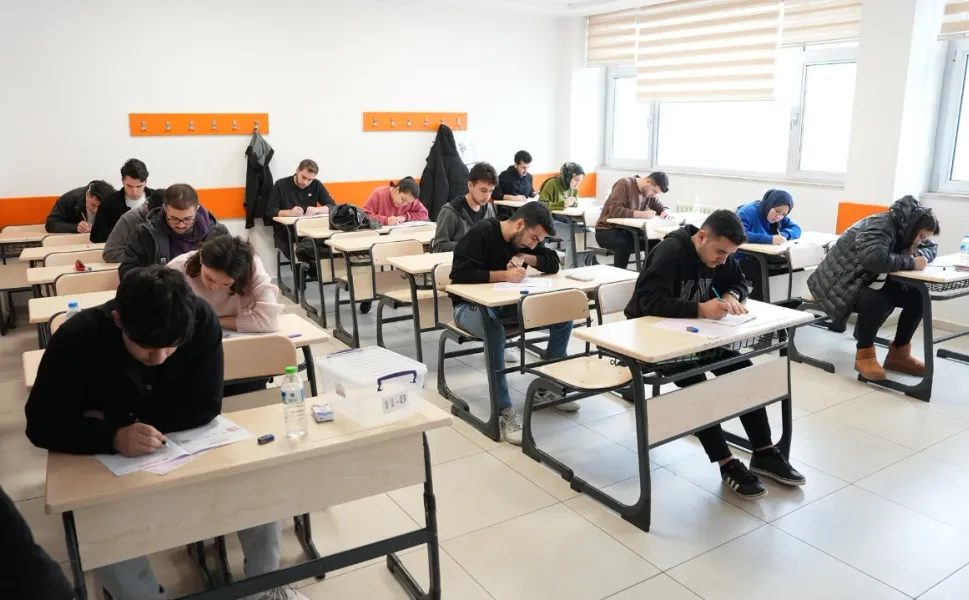 Büyükşehir’den Başarıya Giden Yolda Öğrencilere KPSS Provası