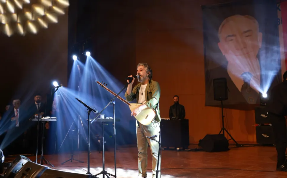 Kurtuluş Coşkusu Ali Kınık Konseriyle Taçlandı