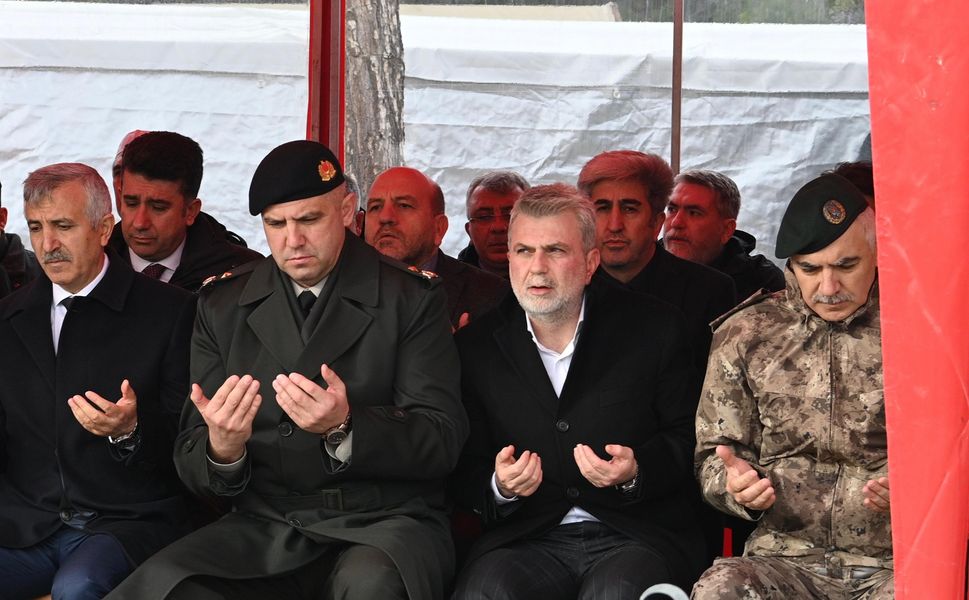 Deprem Şehitleri Kabri Başında Dualarla Yad Edildi