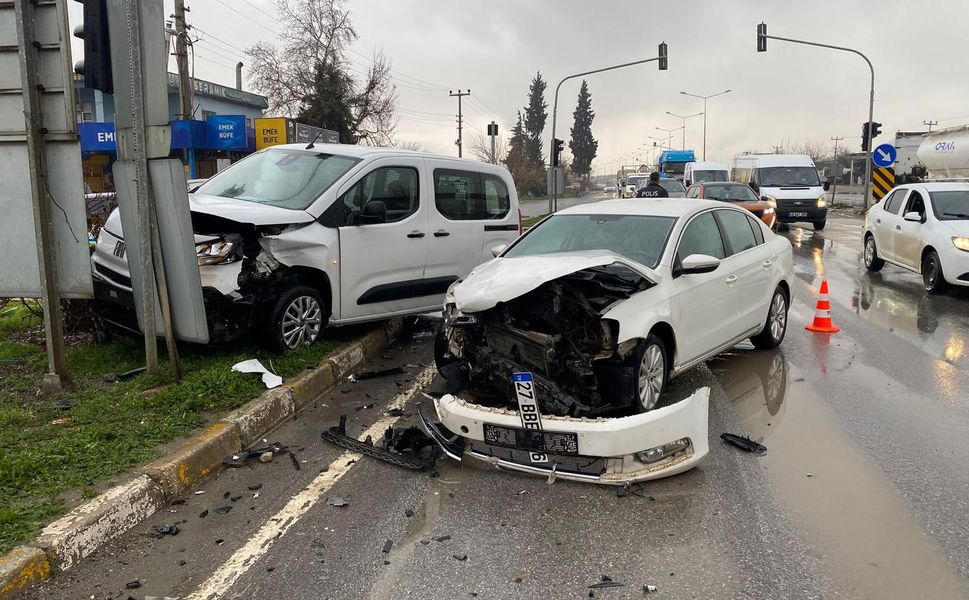 Kahramanmaraş Türkoğlu’nda Trafik Kazası: 5 Kişi Yaralandı