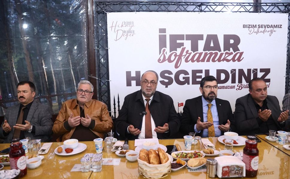 Başkan Akpınar, 105 Mahalle Muhtarıyla İftarda Buluştu