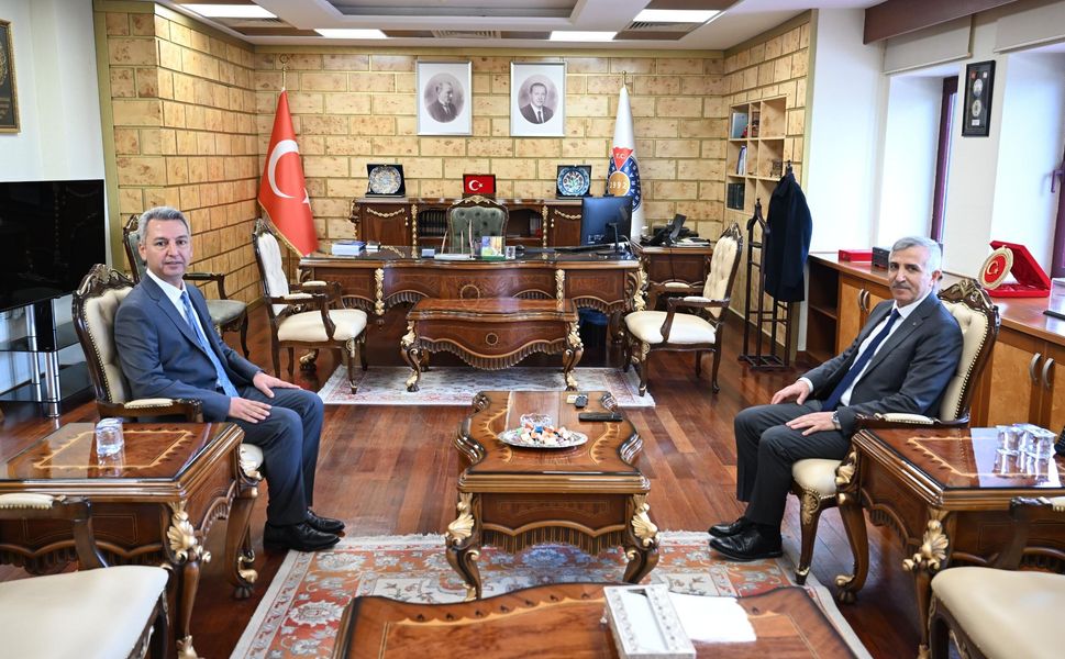 Vali Ünlüer’den Rektör Okumuş’a Hayırlı Olsun Ziyareti