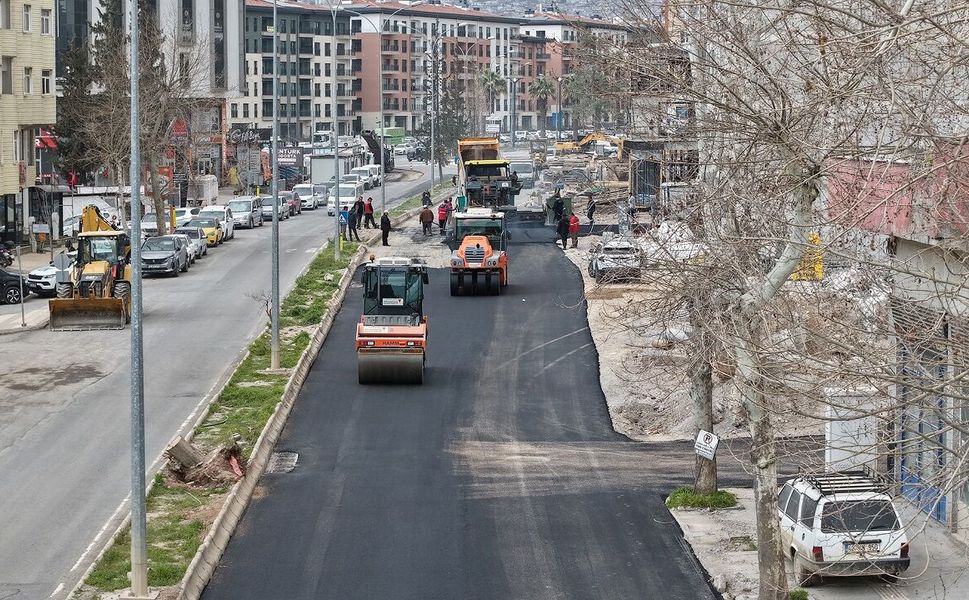 Büyükşehir, Dulkadiroğlu’nda Asfalt Mesaisini Sürdürüyor