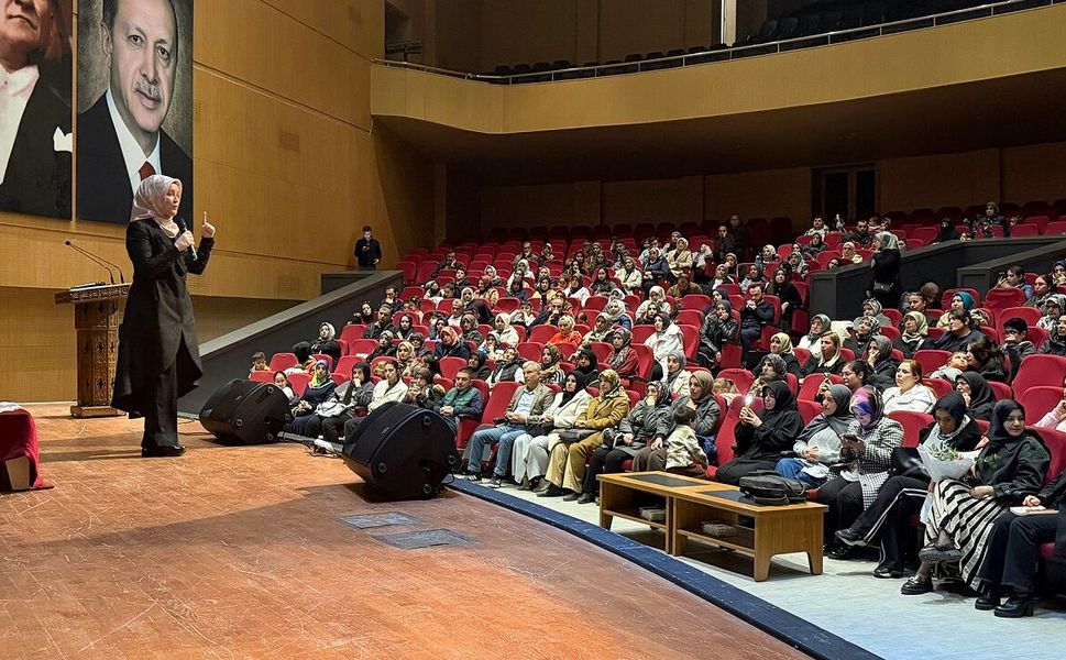 Büyükşehir’den Kadınlar Günü’nde Anlamlı Söyleşi; Kadının Aile ve Toplumdaki Önemi Konuşuldu