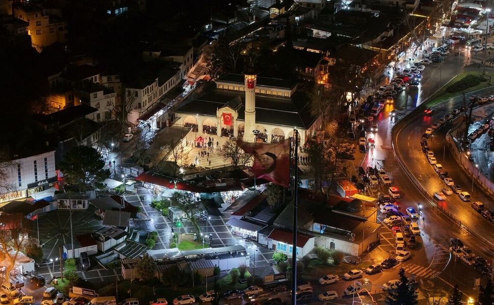 Tarihi Ulu Camii, Kadir Gecesi’nde Doldu Taştı