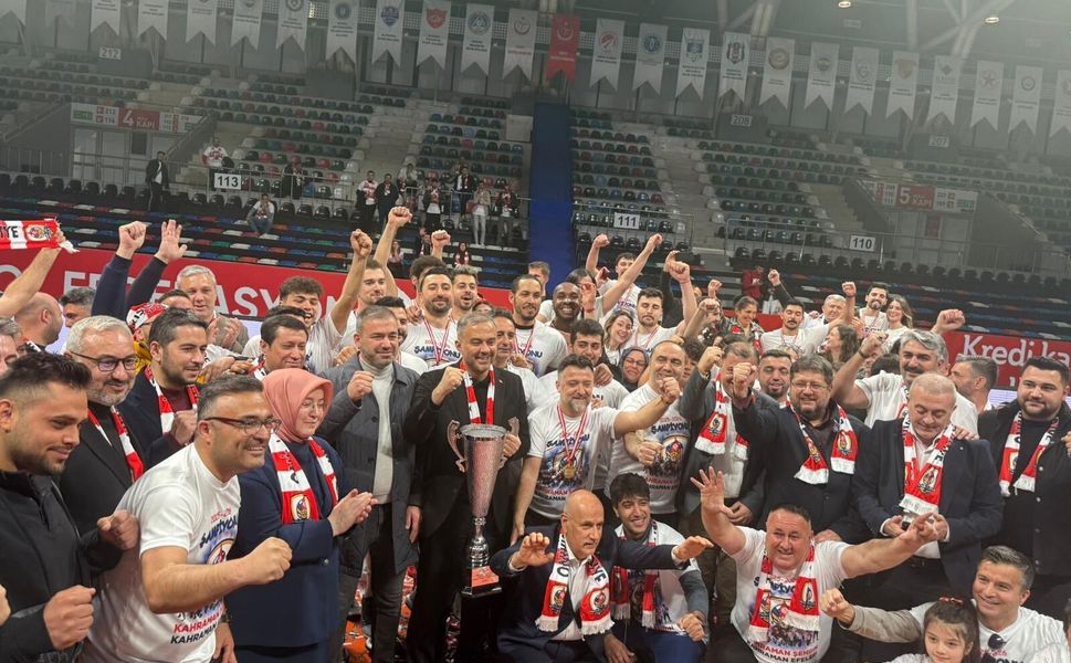 Onikişubat Belediyespor’dan Büyük Başarı! Kupayı Kaldırdılar
