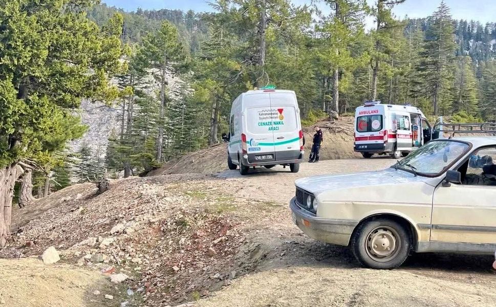 Kayalıklardan Düşen Vatandaş Canından Oldu