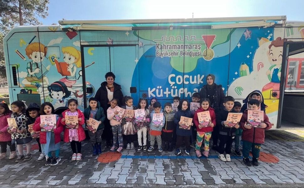 Büyükşehir’in Mobil Kütüphanesi Mart’ta Yüzlerce Çocuğa Ulaştı