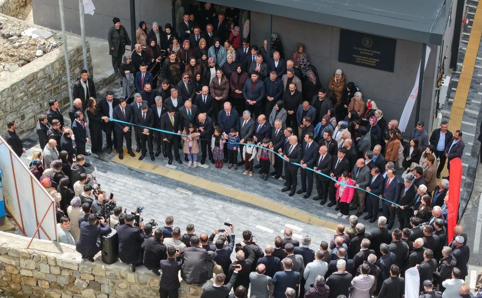 Andırın Şehit Astsubay Ömer Halisdemir İlçe Halk Kütüphanesi Hizmete Açıldı