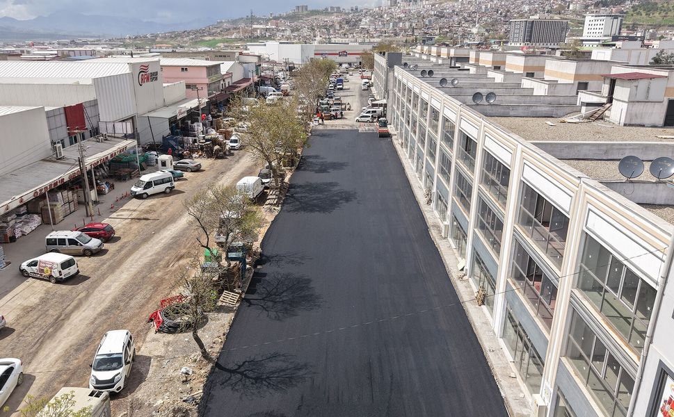 Büyükşehir, Toptancılar Sitesinde Asfalt Çalışmasını Sürdürüyor