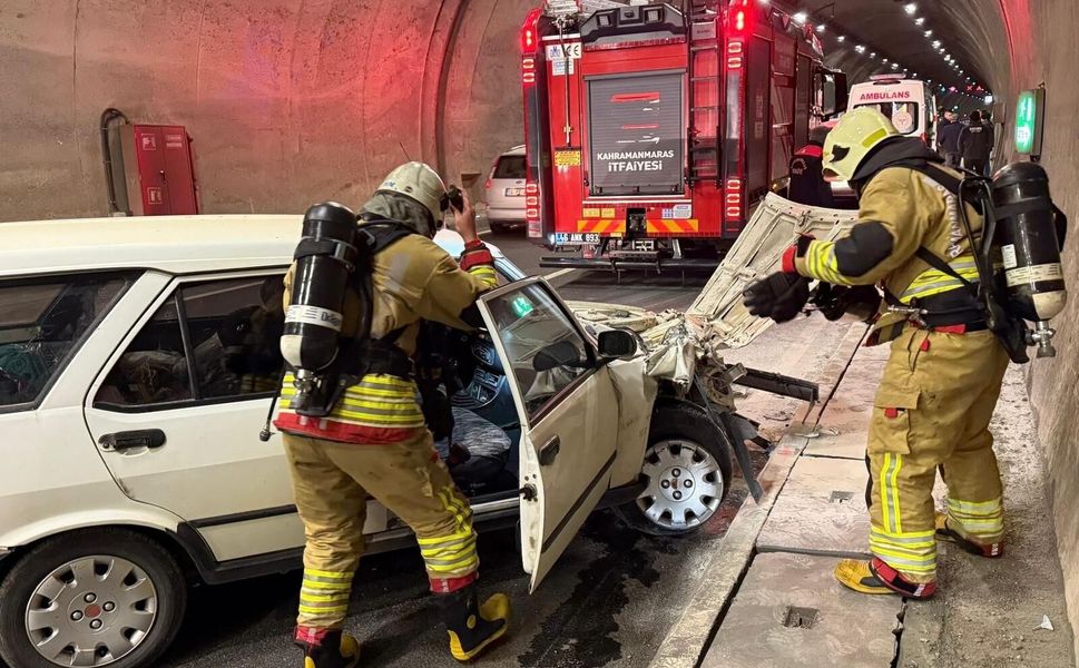 Kahramanmaraş’ta Tünelde Kaza Yaralı Araçta Sıkıştı