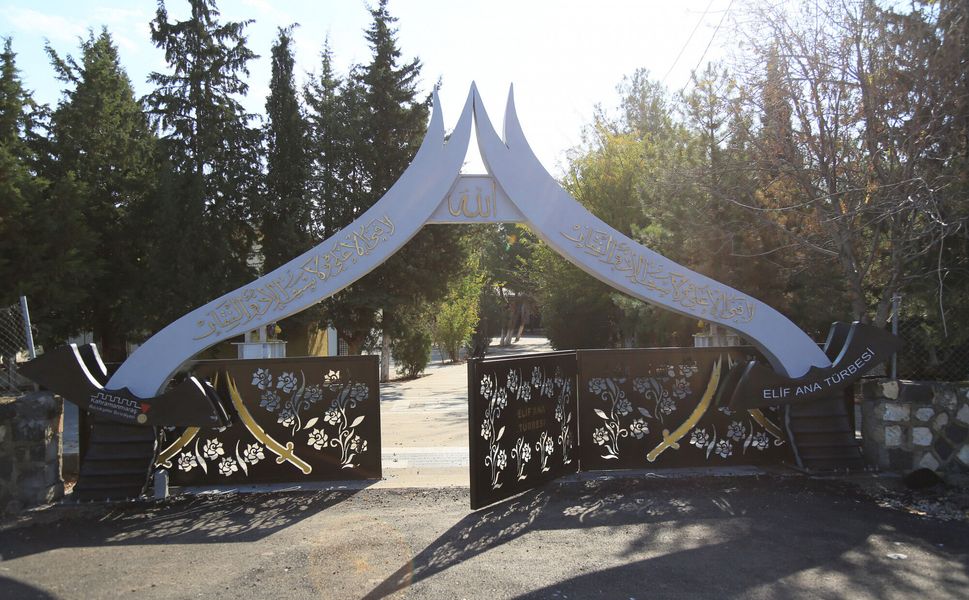 Kahramanmaraş Pazarcık Elif Ana Türbesi'nde Heykel Yakma Girişimi