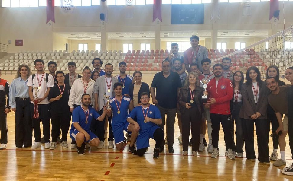 19 Mayıs Gençlik Haftası Voleybol Turnuvası Tamamlandı