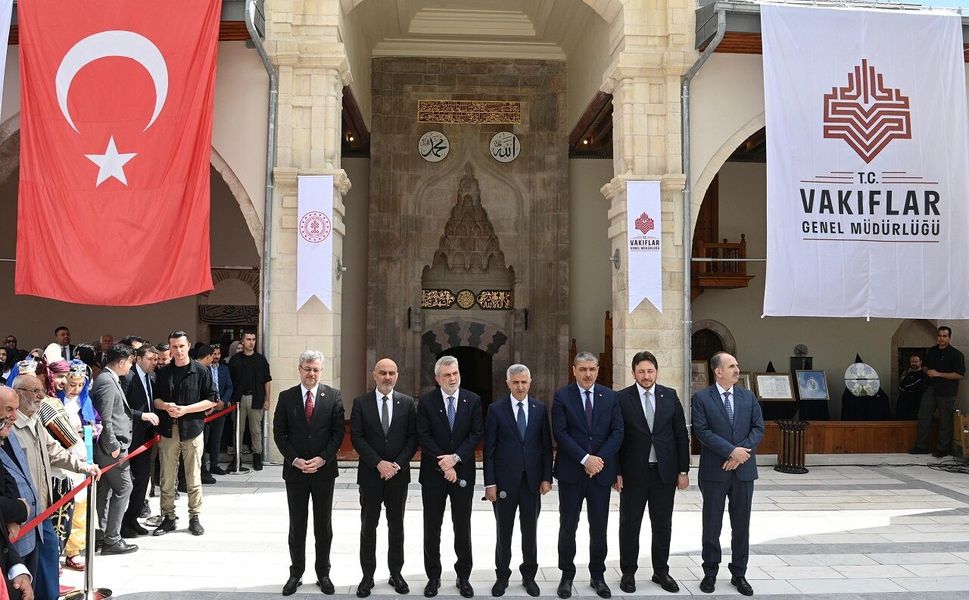 Tarihi Ulu Camii, Cumhurbaşkanı Erdoğan’ın Canlı Bağlantıyla Katıldığı Törenle İbadete Açıldı