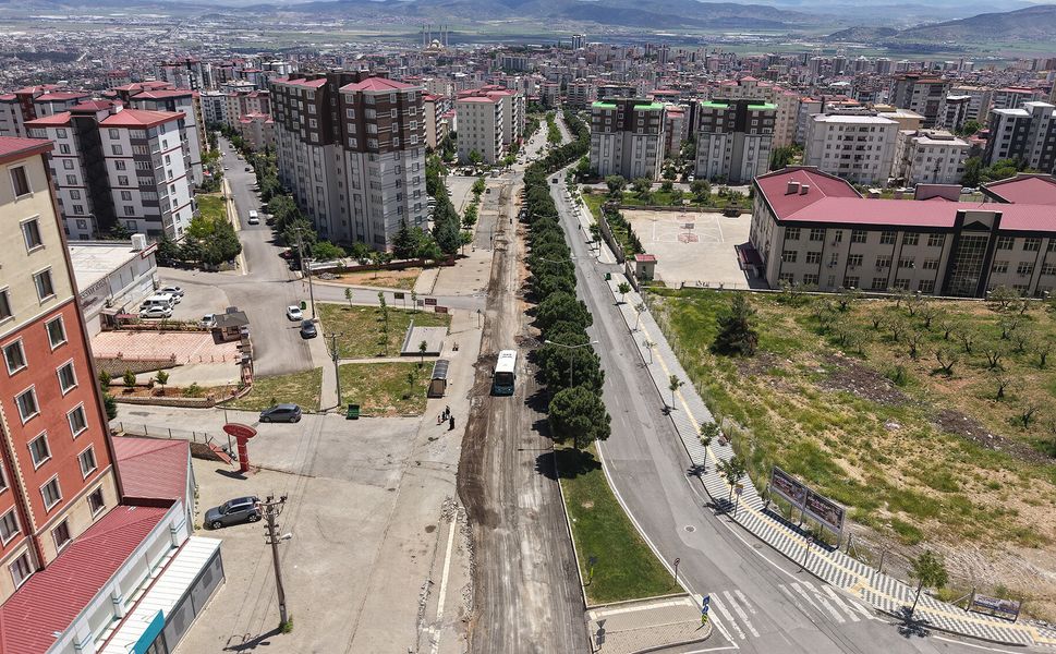 Büyükşehir, Ahır Dağı Caddesi’ni Asfalta Hazırlıyor