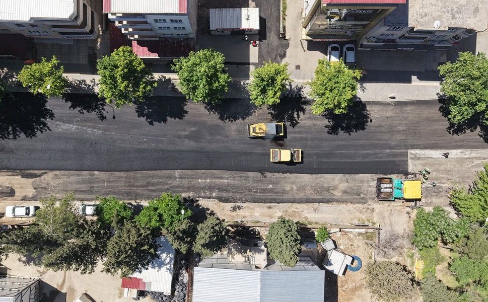 Büyükşehir, Cahit Zarifoğlu Caddesi’nde Asfalt Serimine Başladı