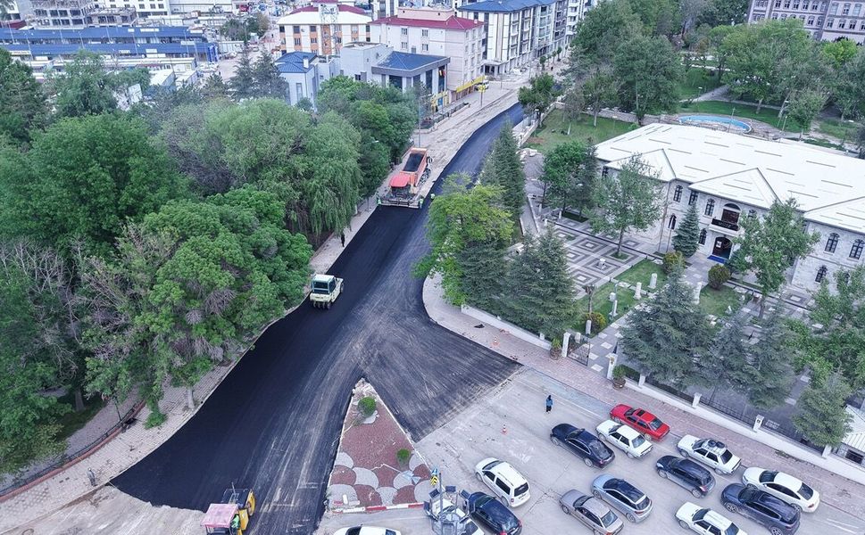 Büyükşehir, Elbistan Pınarbaşı Caddesi’nde Asfalt Serimine Başladı