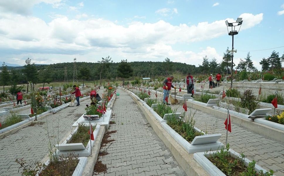 Büyükşehir, Kapıçam Mezarlığı’nı Bayrama Hazırlıyor