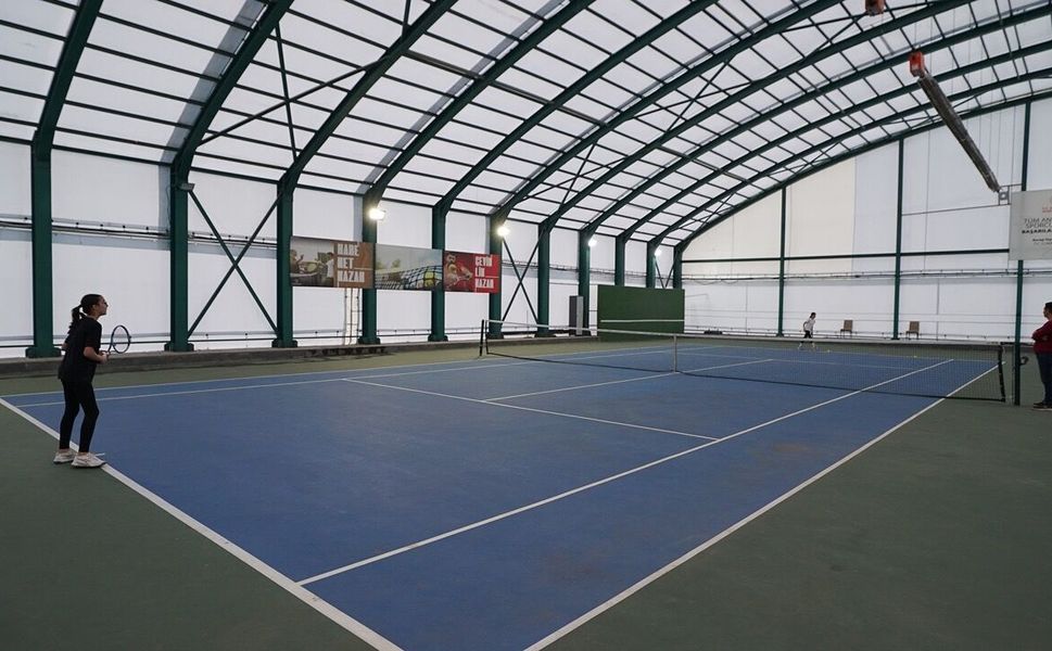 19 Mayıs Tenis Turnuvası, 62 Genç Sporcunun Katılımıyla Başladı