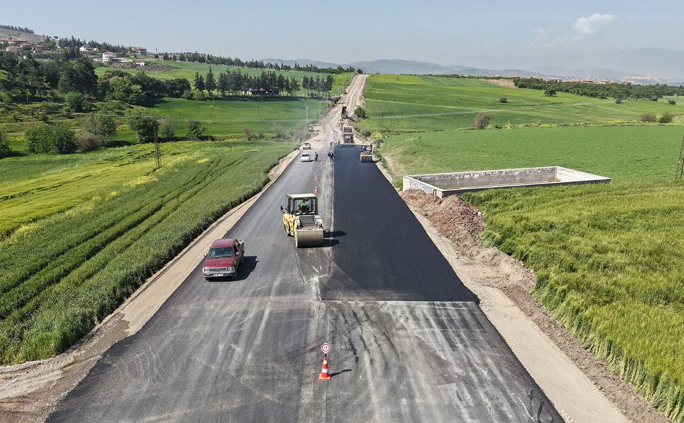Elmalar – Çokyaşar Yolu Sıcak Asfalt ile Kaplanıyor
