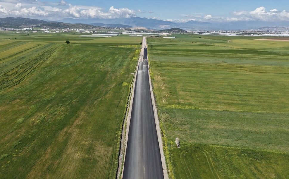 Büyükşehir, Dulkadiroğlu Elmalar – Çokyaşar Yolunda Asfalt Serimini Hızla Sürdürüyor