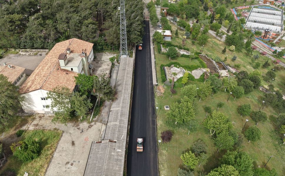 Büyükşehir, Hacı Bayram Veli Mahallesi’nde 31015. Sokak’ı Sıcak Asfaltla Buluşturuyor